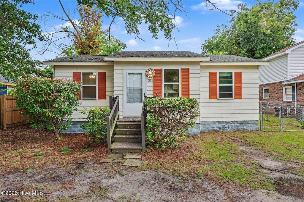 Photo of 301 Montgomery Avenue, Wilmington, NC 28405 (MLS # 100600209)