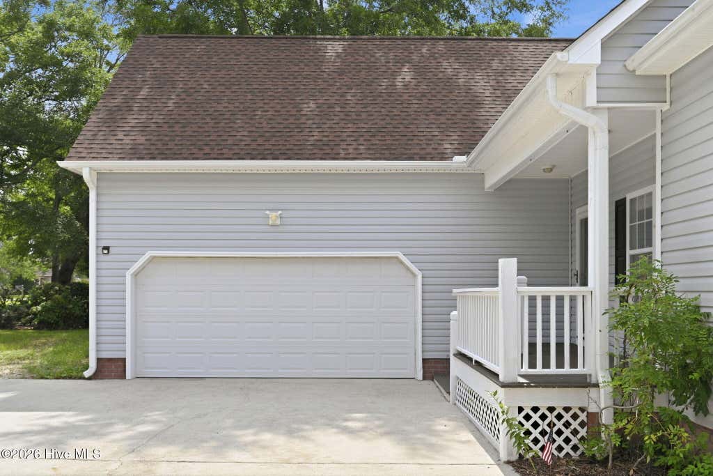 Photo of 127 Bayshore Drive, Sneads Ferry, NC 28460 (MLS # 100592987)