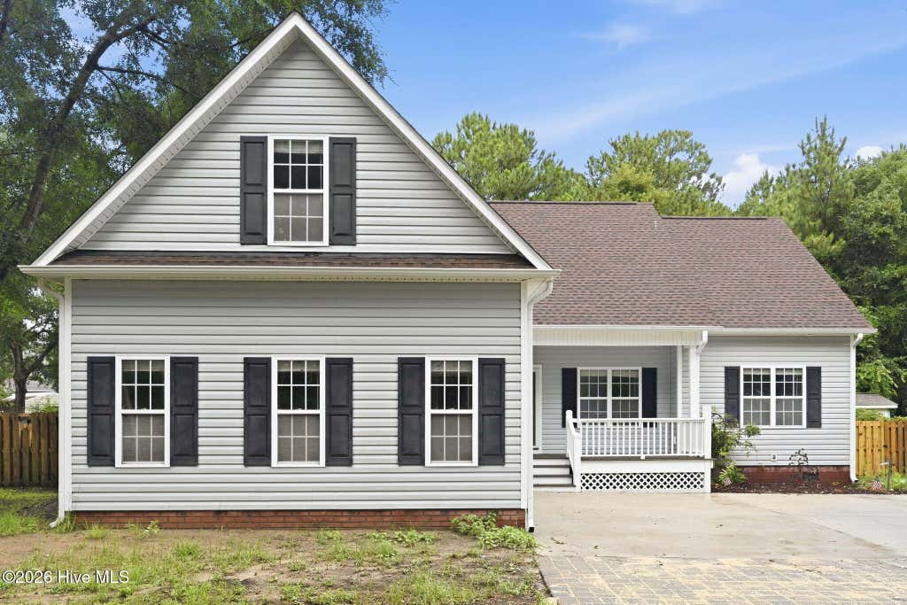 Photo of 127 Bayshore Drive, Sneads Ferry, NC 28460 (MLS # 100592987)