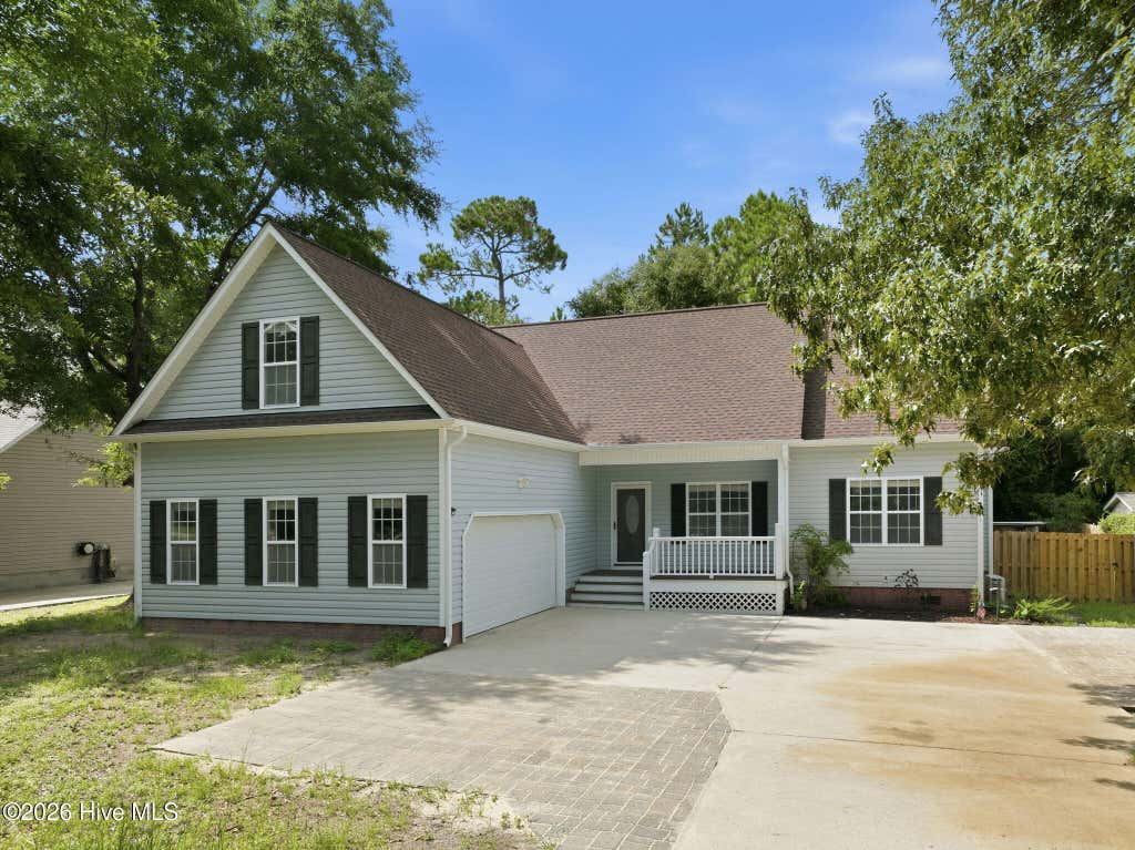 Photo of 127 Bayshore Drive, Sneads Ferry, NC 28460 (MLS # 100592987)