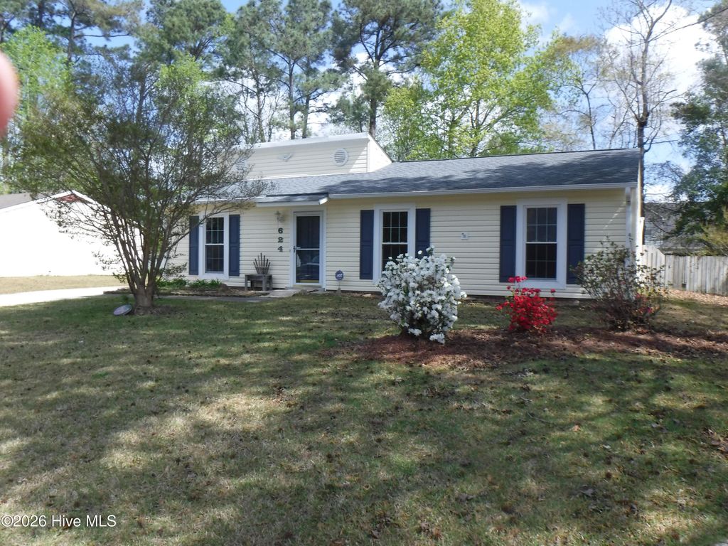 Photo of 624 Shadowridge Road, Jacksonville, NC 28546 (MLS # 100564650)