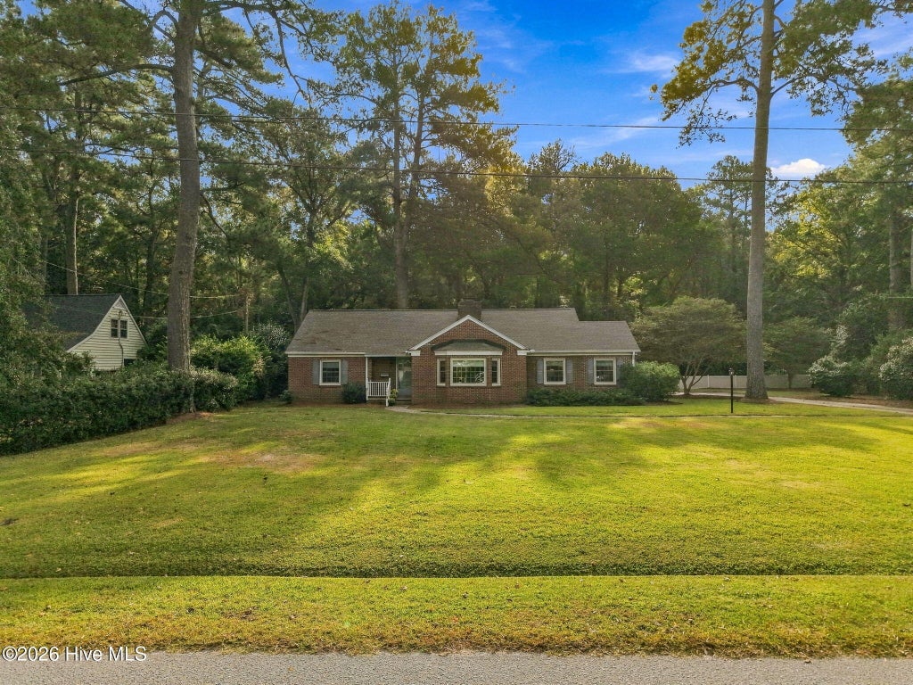 Photo of 118 Spruce Street, Washington, NC 27889 (MLS # 100613498)