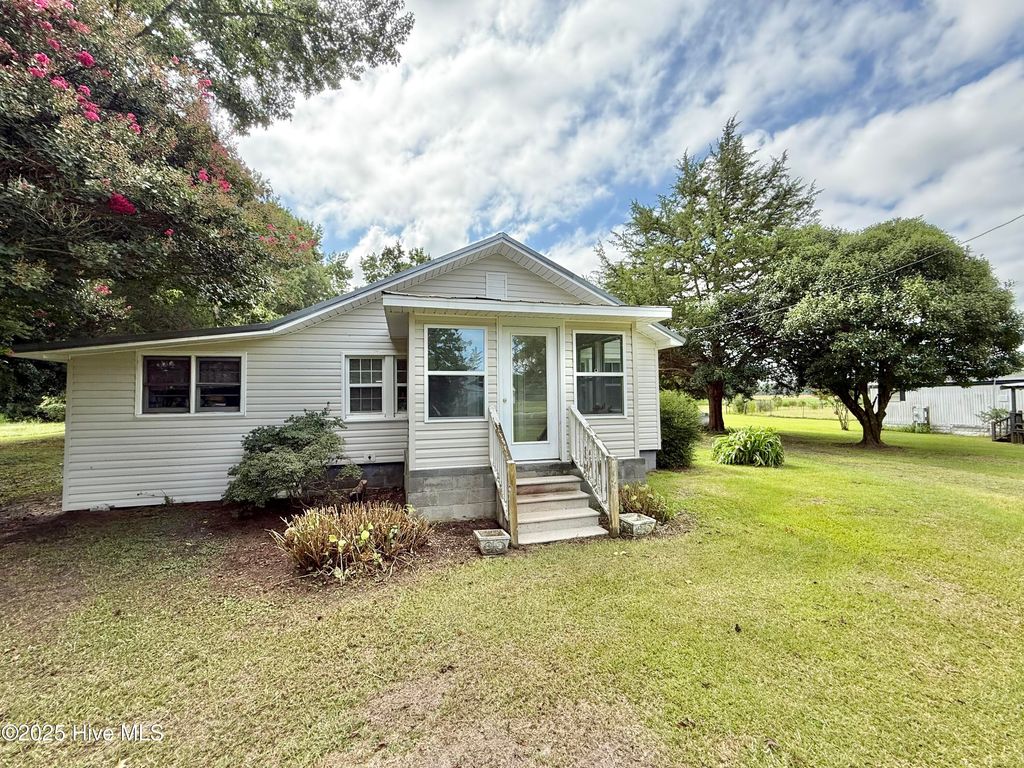 Photo of 617 Johnson Ch Road, Warsaw, NC 28398 (MLS # 100526657)