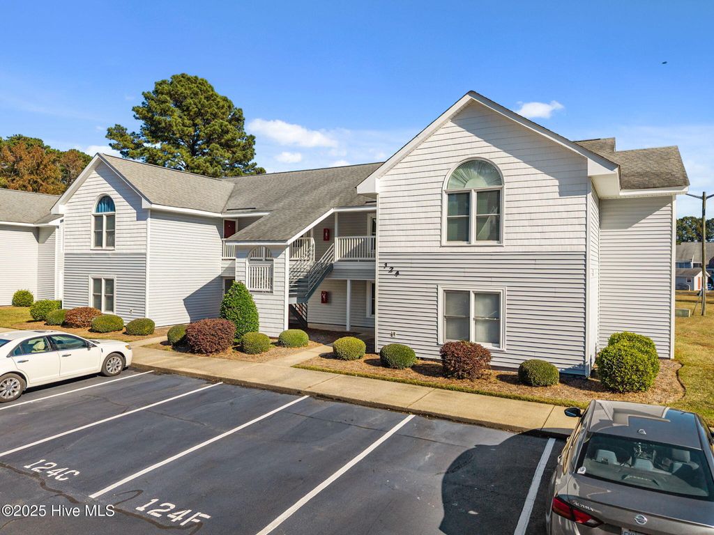 Photo of 124 W Victoria Court #B, Greenville, NC 27834 (MLS # 100540015)