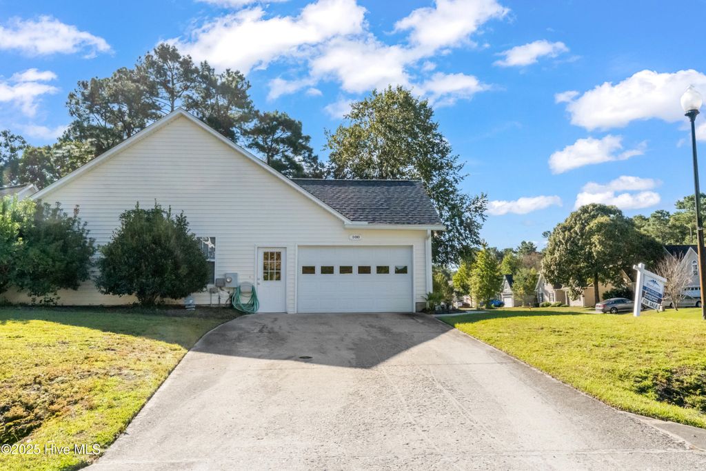 Photo of 100 Southern Magnolia Court, Hampstead, NC 28443 (MLS # 100535506)