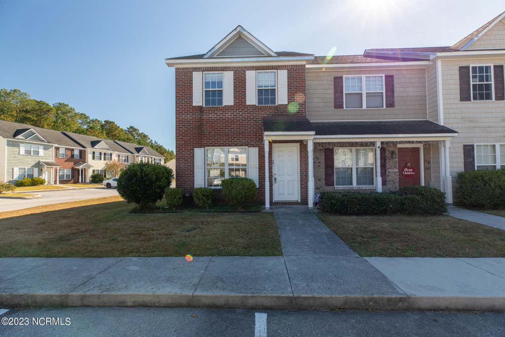 Photo of 401 Springwood Drive, Jacksonville, NC 28546 (MLS # 100595536)