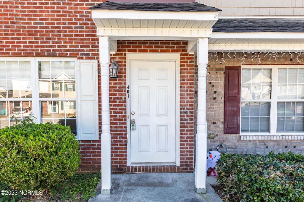 Photo of 401 Springwood Drive, Jacksonville, NC 28546 (MLS # 100595536)