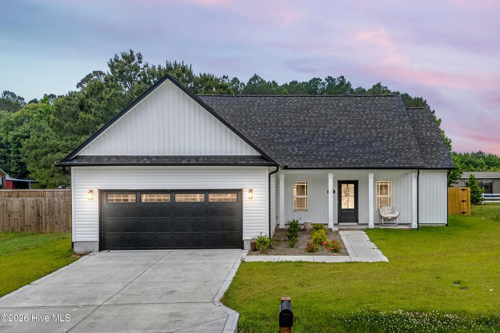 Photo of 309 Belgian Court, Richlands, NC 28574 (MLS # 100574292)