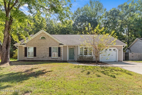 Homes For Sale - 182 Raintree Circle<br/> Jacksonville, NC 28540