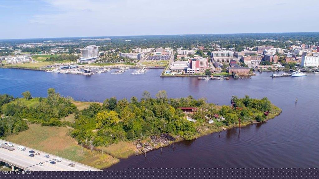 Photo of 1 Point Habor Road, Wilmington, NC 28401 (MLS # 20678714)