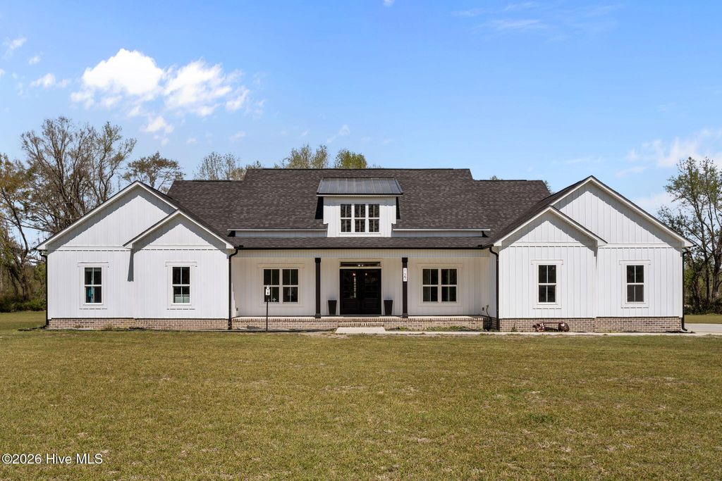 Photo of 127 Louise Lane, Richlands, NC 28574 (MLS # 100564402)