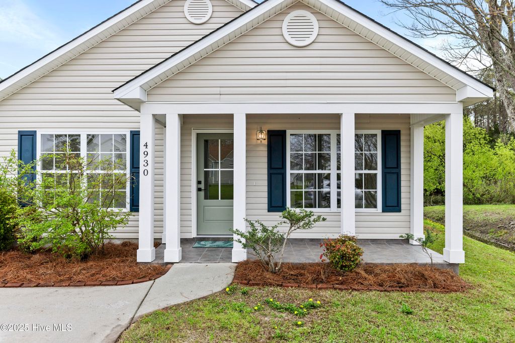 Photo of 4930 N Hampton Drive SE, Southport, NC 28461 (MLS # 100548000)