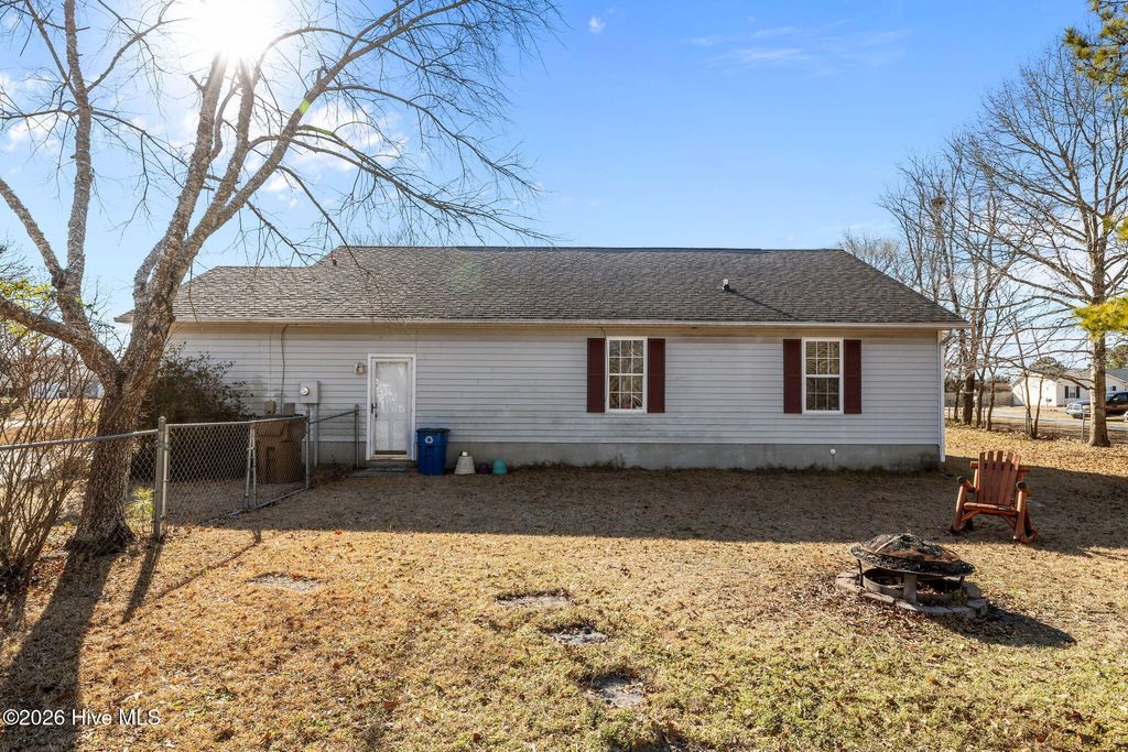 Photo of 305 Tassel Court, Hubert, NC 28539 (MLS # 100551905)