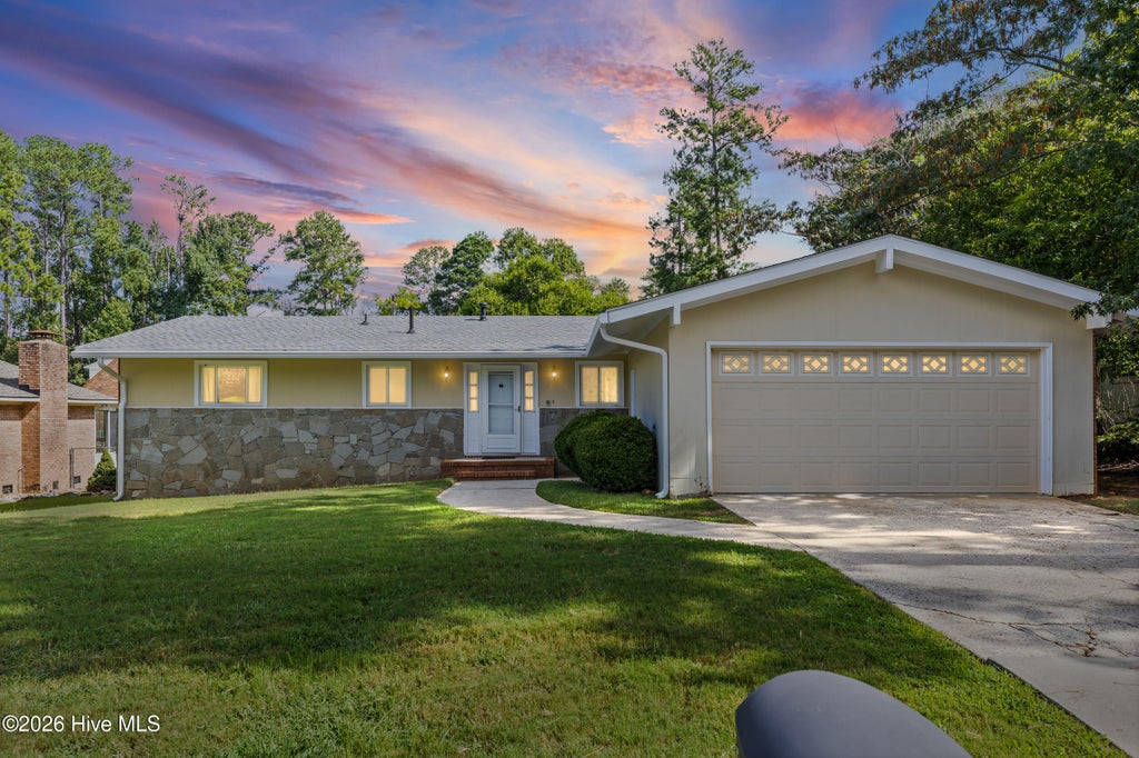 Photo of 306 E Wynngate Drive, Martinez, GA 30907 (MLS # 100601752)