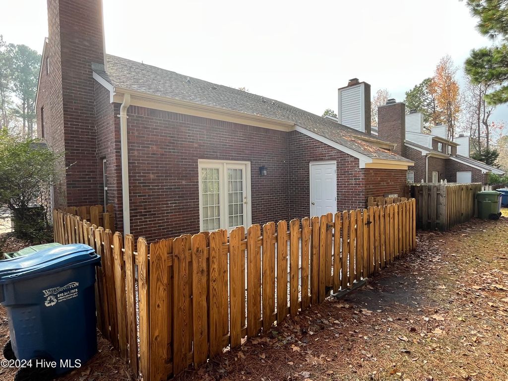 Photo of 5146 Lamppost Circle, Wilmington, NC 28403 (MLS # 100574195)