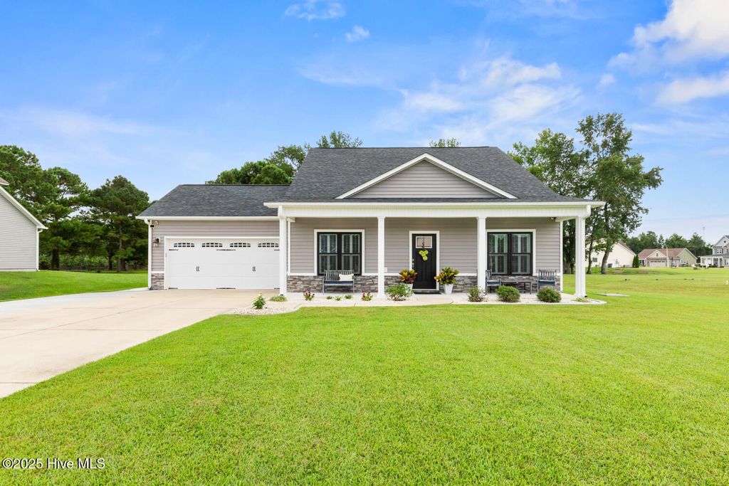 Photo of 406 Antioch Lakes Road, New Bern, NC 28560 (MLS # 100545770)