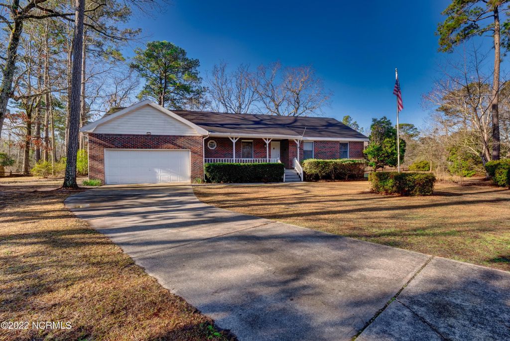 Photo of 103 Bermuda Circle, Hampstead, NC 28443 (MLS # 100550204)