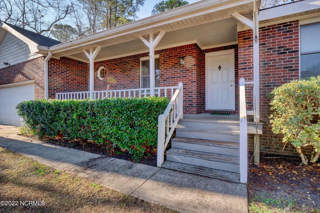 Photo of 103 Bermuda Circle, Hampstead, NC 28443 (MLS # 100550204)