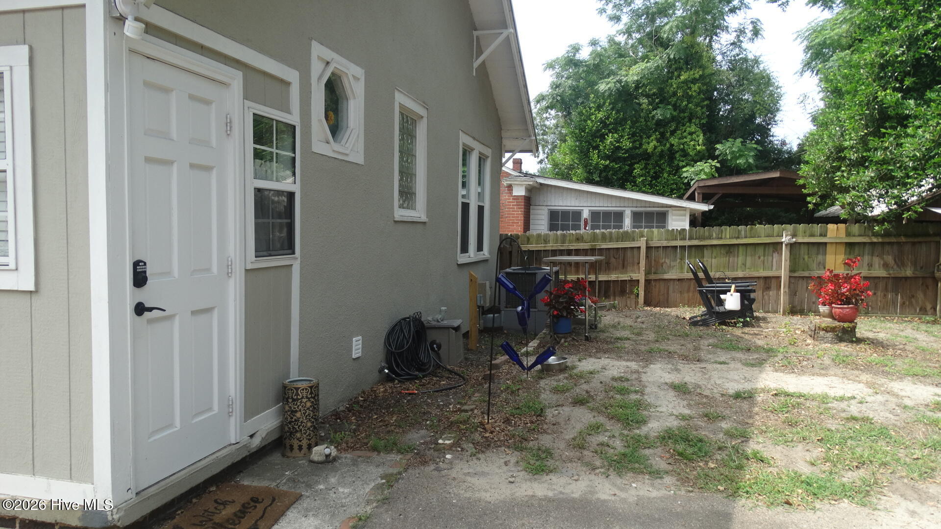 1439 Heard Avenue