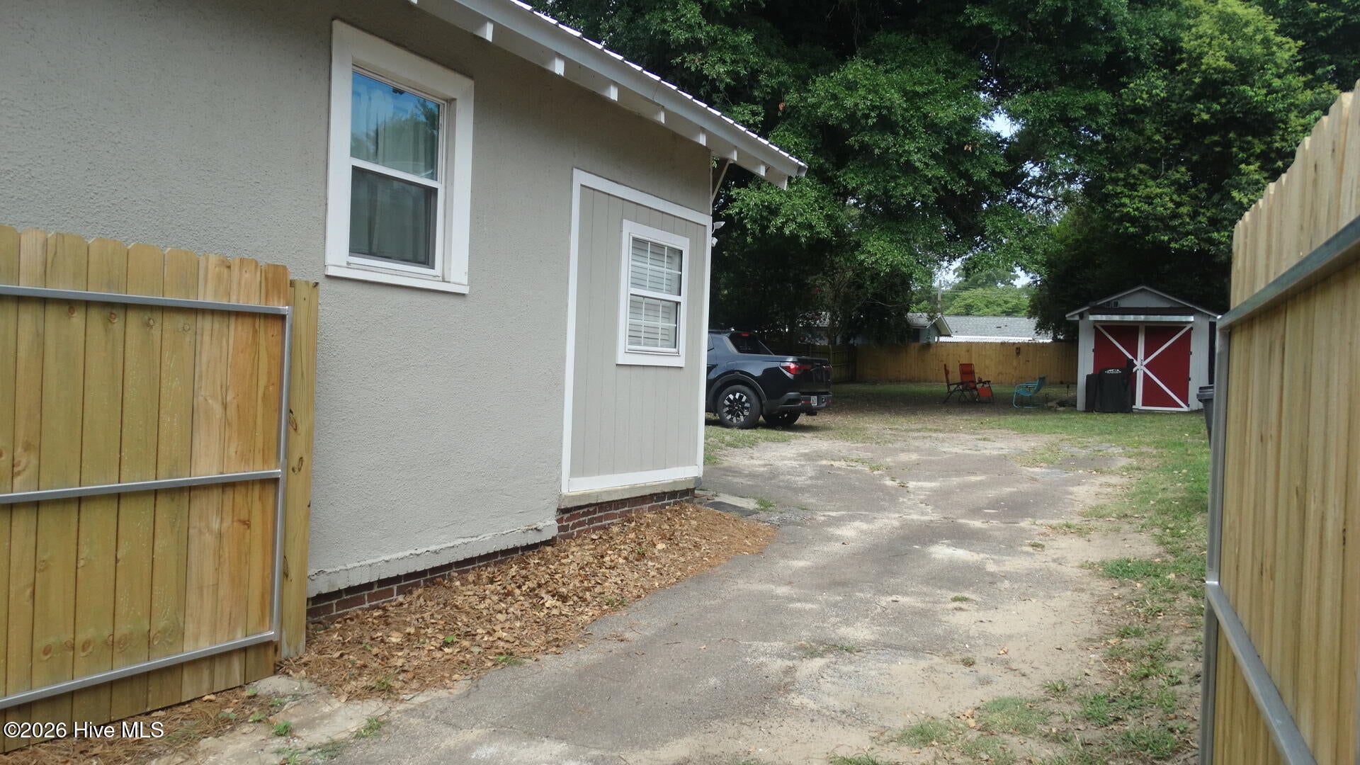 1439 Heard Avenue