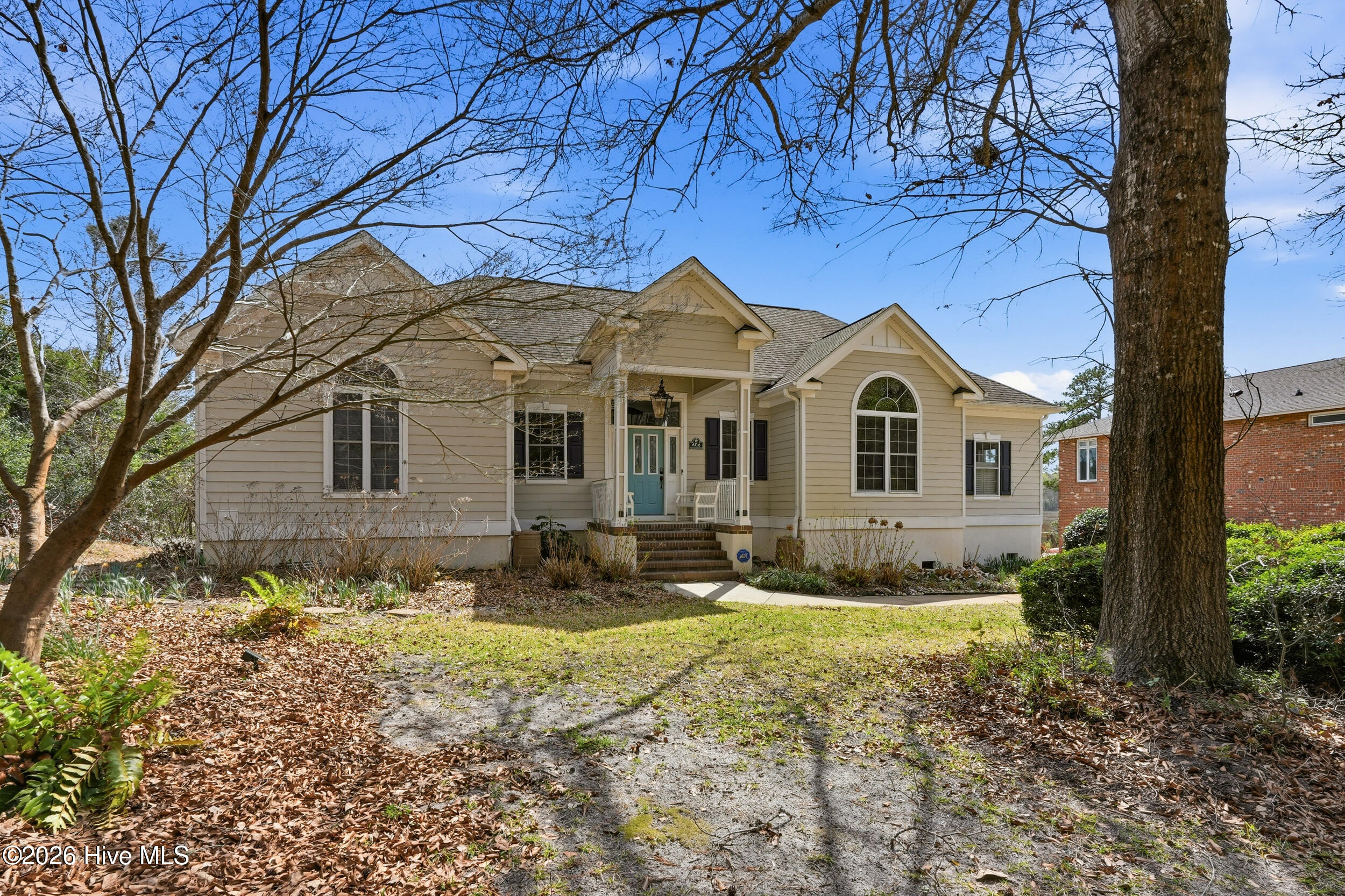 606 Ravenswood Road
