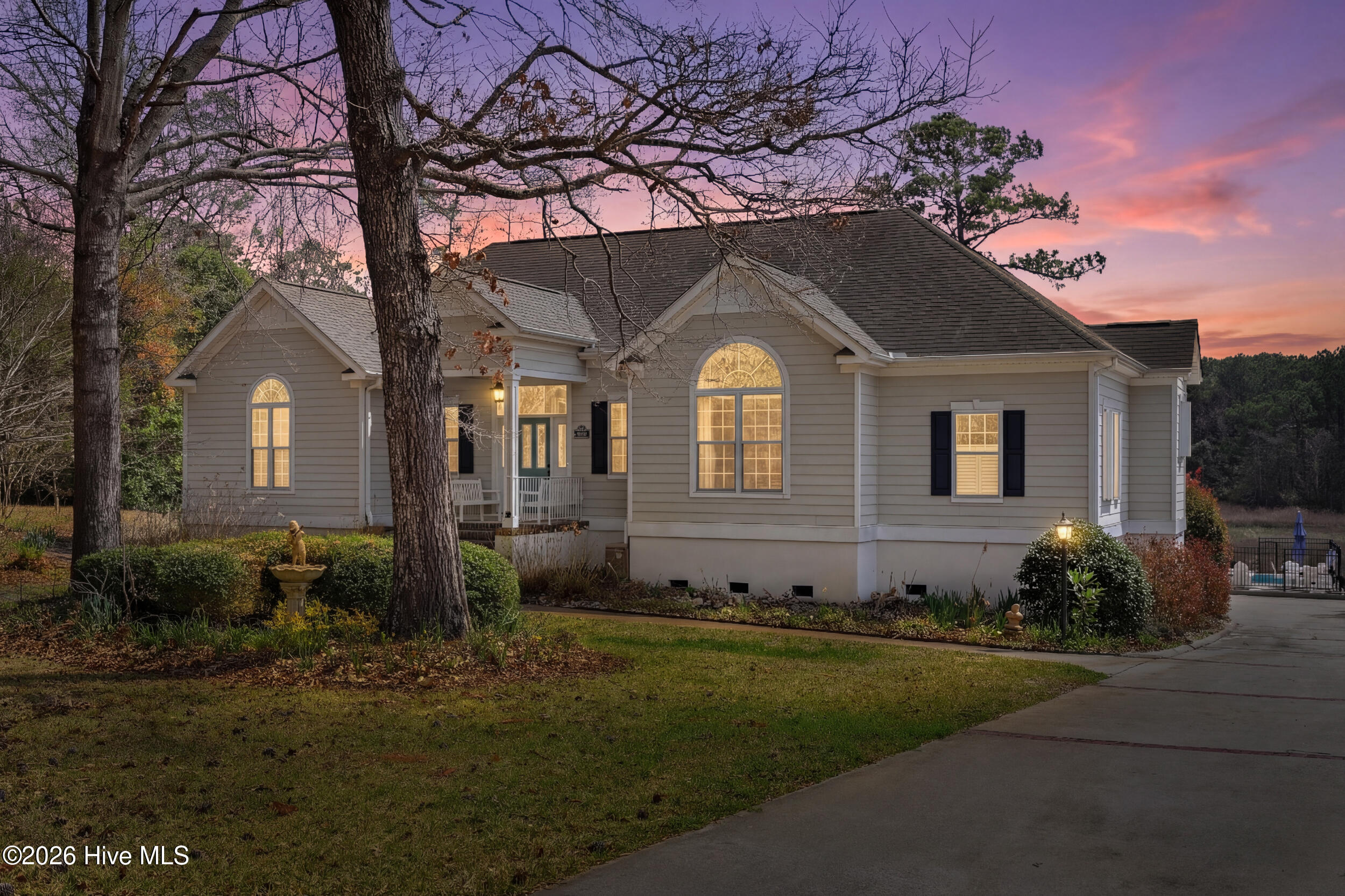 606 Ravenswood Road