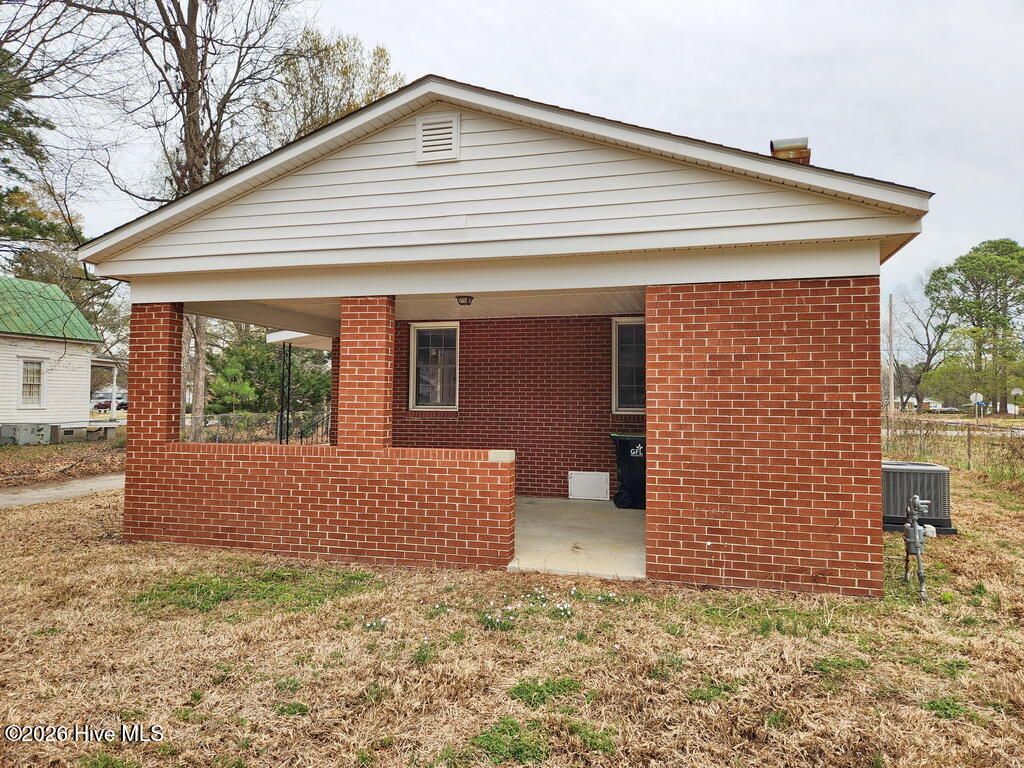 Photo of 402 N Front Street, Hamilton, NC 27840 (MLS # 100571563)