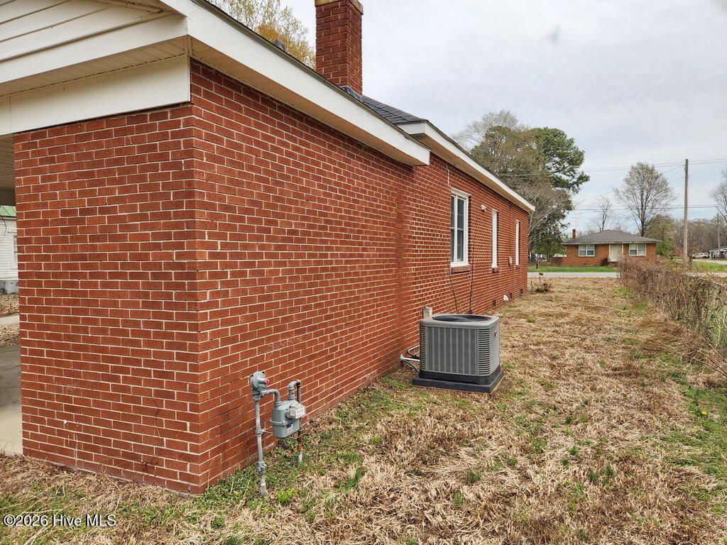 Photo of 402 N Front Street, Hamilton, NC 27840 (MLS # 100571563)