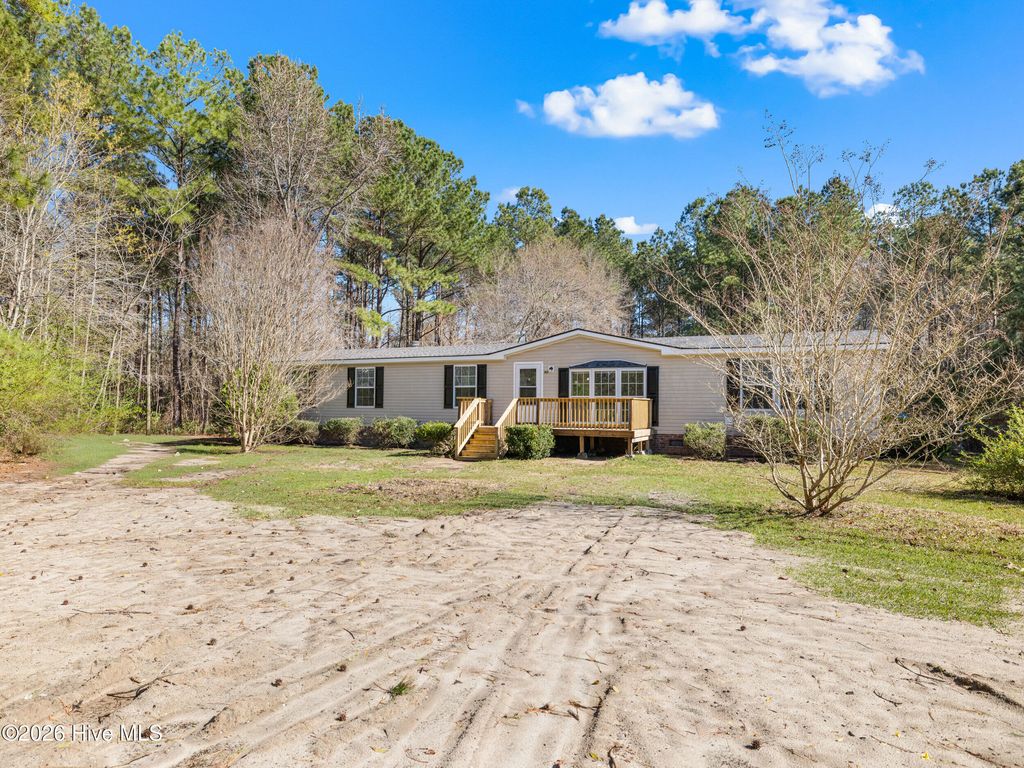 Photo of 135 Edgewater Lane, Richlands, NC 28574 (MLS # 100560280)