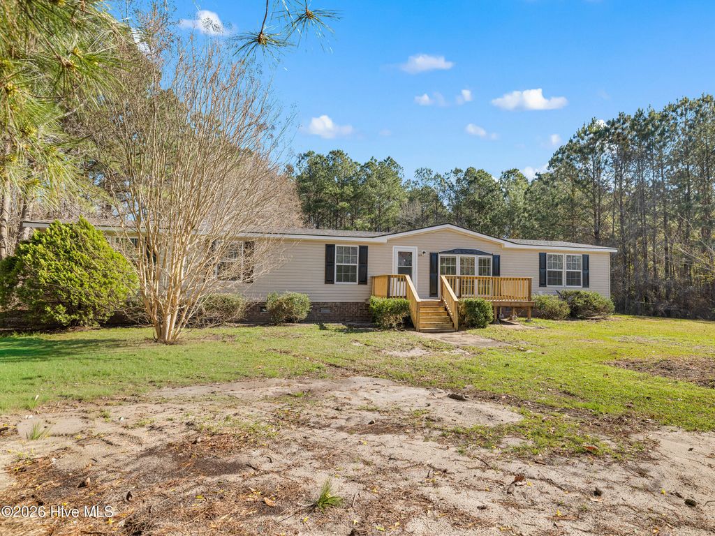 Photo of 135 Edgewater Lane, Richlands, NC 28574 (MLS # 100560280)