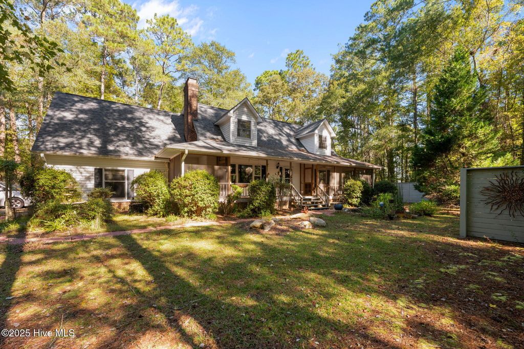 Photo of 100 Catherine Street, New Bern, NC 28560 (MLS # 100537215)