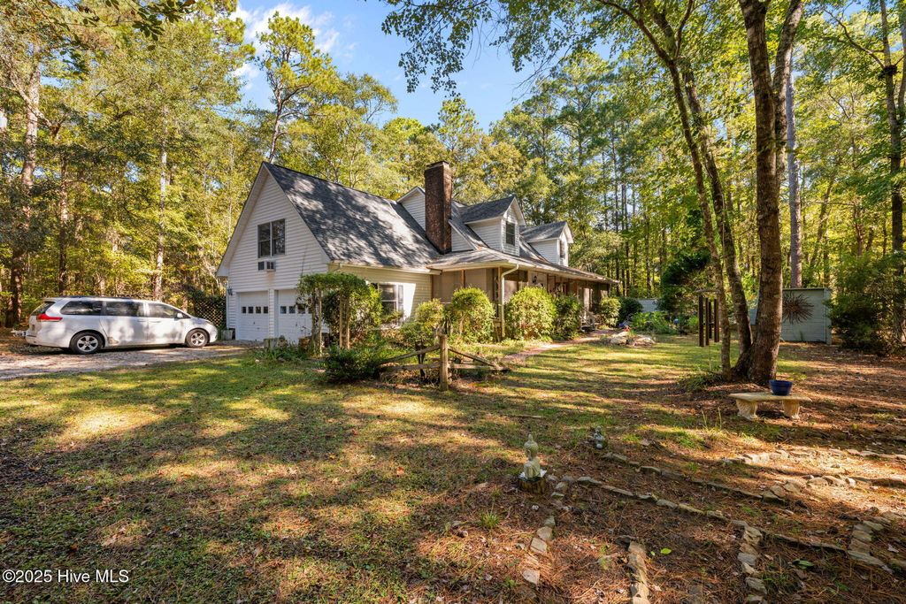 Photo of 100 Catherine Street, New Bern, NC 28560 (MLS # 100537215)