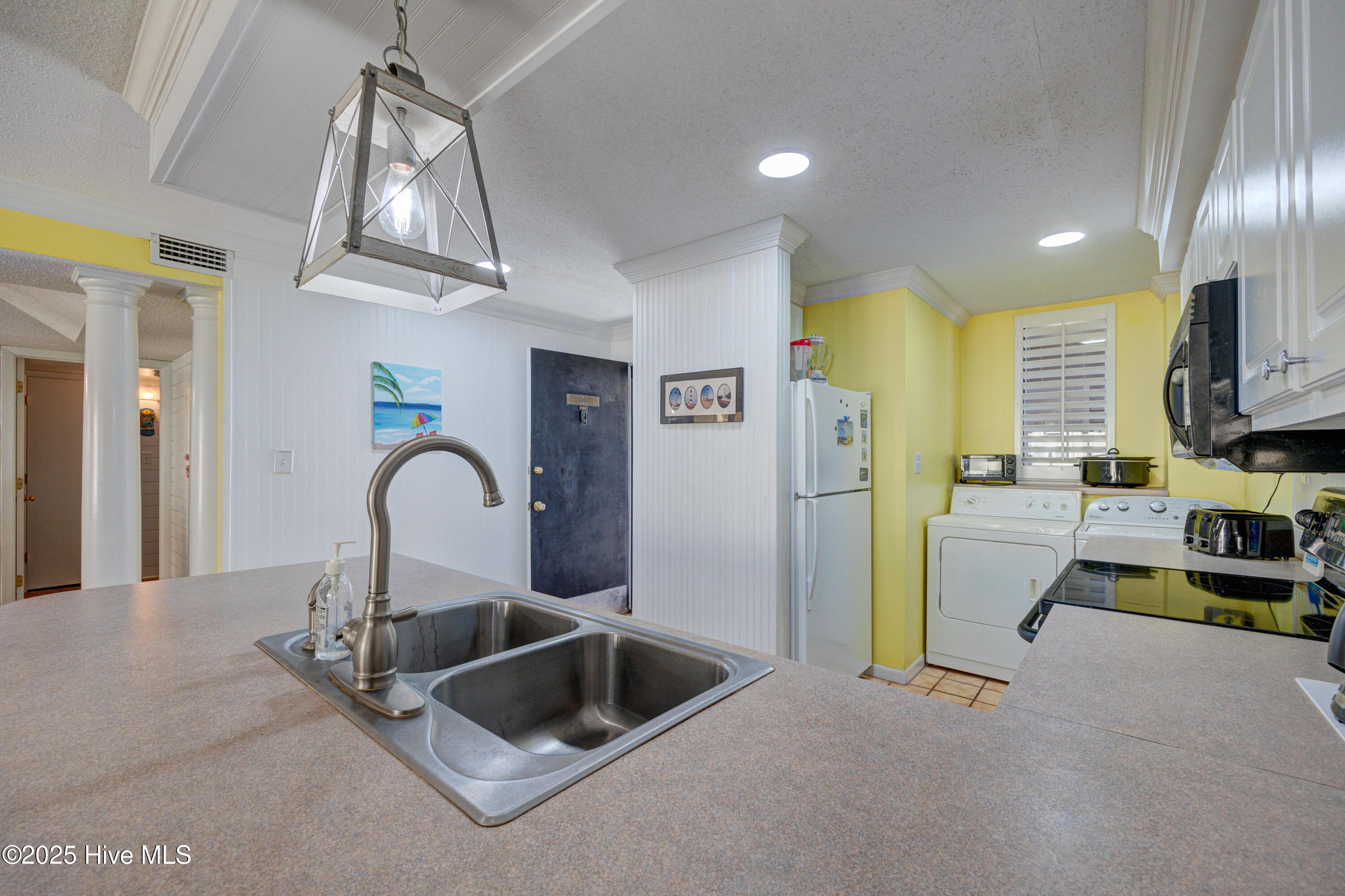 Indian Beach, North Carolina 28512, United States, 3 Bedrooms Bedrooms, ,2 BathroomsBathrooms,Residential,Active,256013