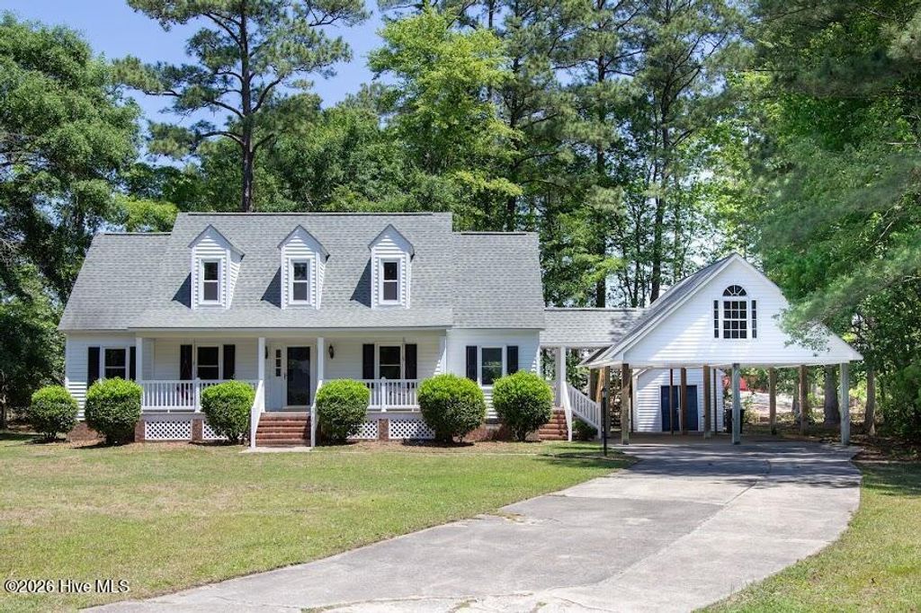 Photo of 212 N Wedgewood Drive, Washington, NC 27889 (MLS # 100571905)