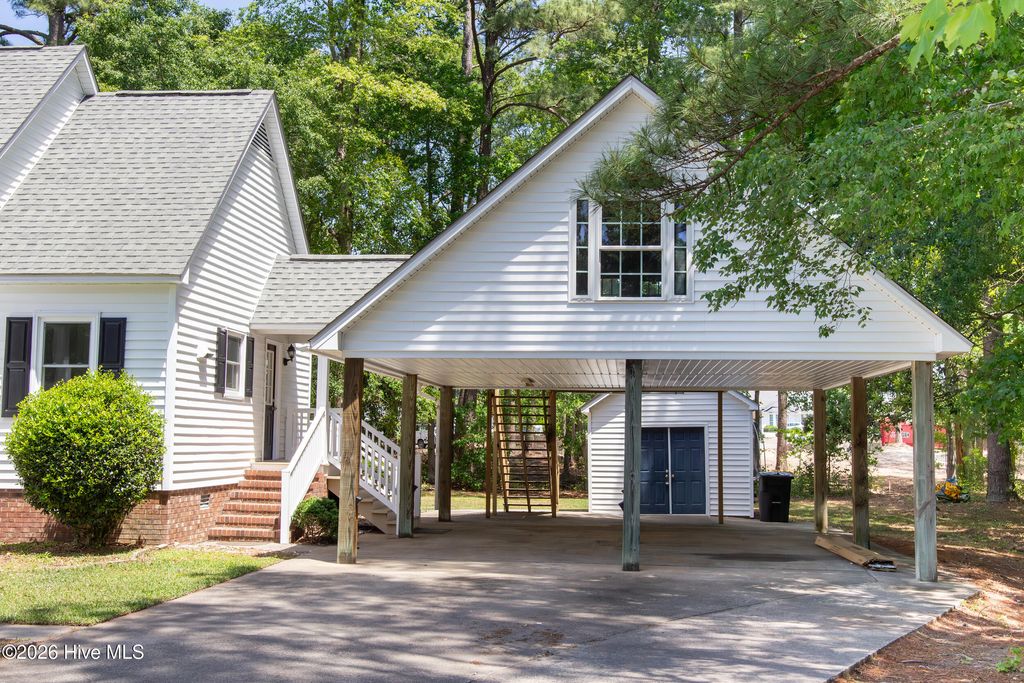 Photo of 212 N Wedgewood Drive, Washington, NC 27889 (MLS # 100571905)
