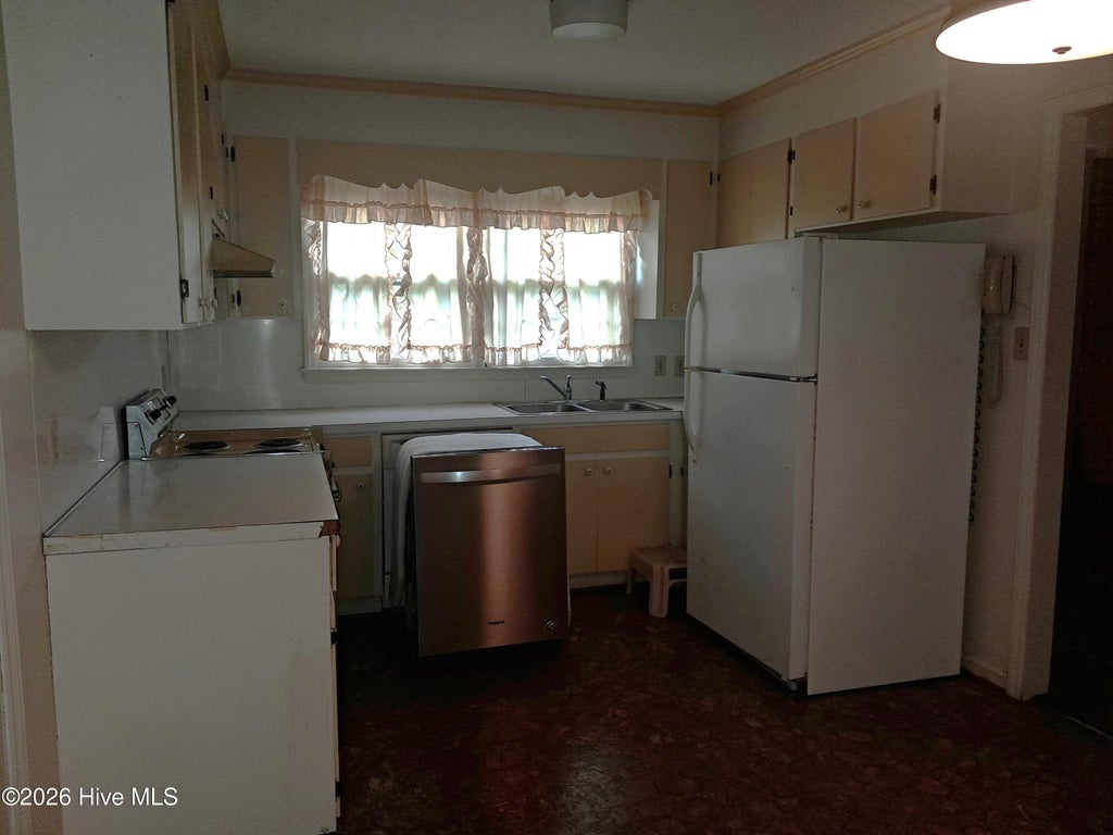 Photo of 808 Arrow Drive, Kinston, NC 28501 (MLS # 100605884)