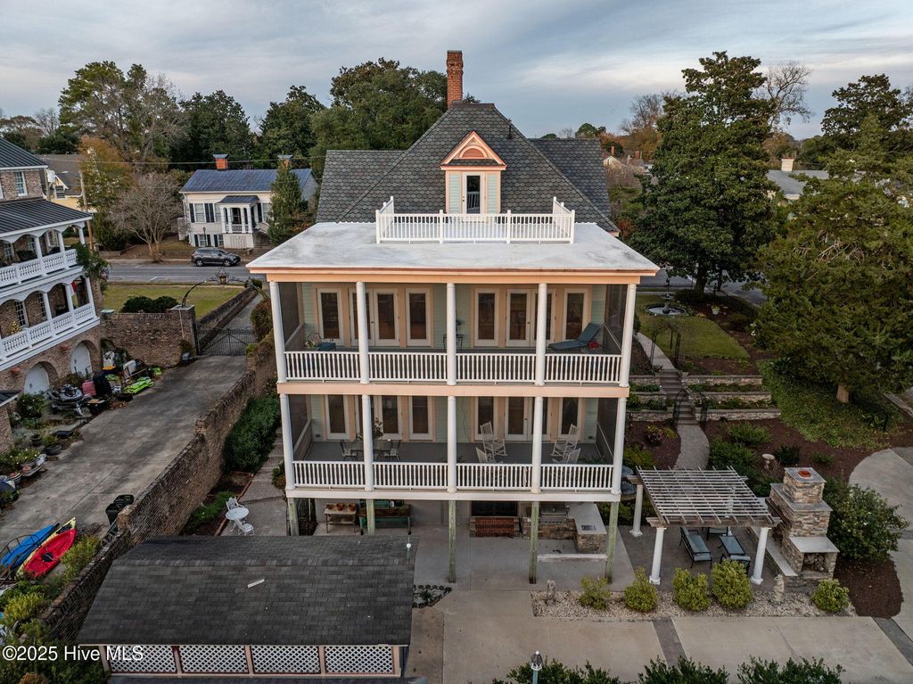 Photo of 603 W Main Street, Washington, NC 27889 (MLS # 100530242)