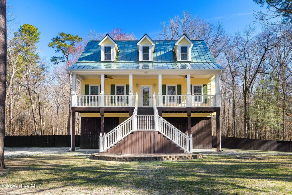 Photo of 815 Riverview Drive, Burgaw, NC 28425 (MLS # 100555520)