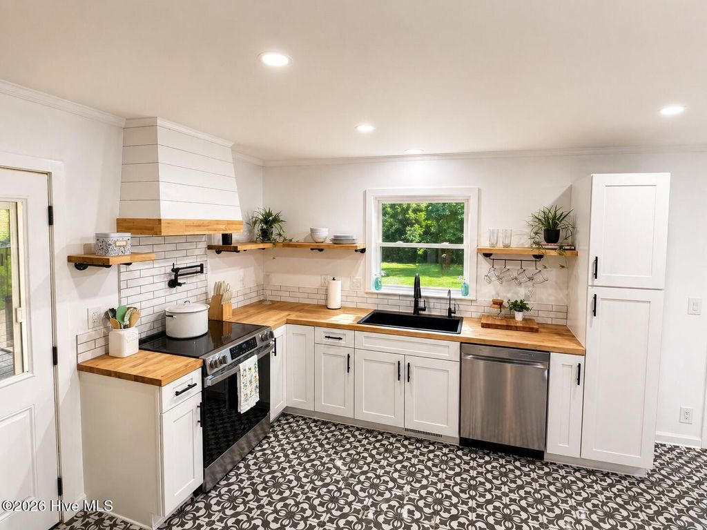 Photo of 34 Holland Drive, Castle Hayne, NC 28429 (MLS # 100569761)