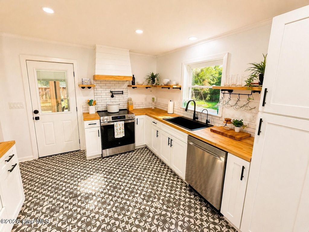 Photo of 34 Holland Drive, Castle Hayne, NC 28429 (MLS # 100569761)