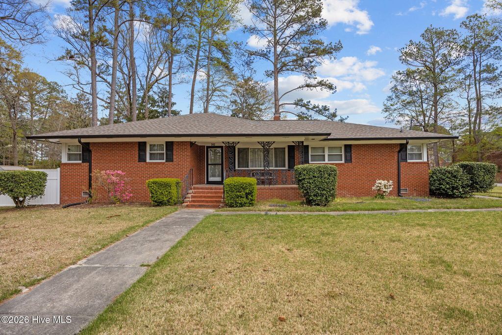 Photo of 302 Oak Drive, Washington, NC 27889 (MLS # 100563806)