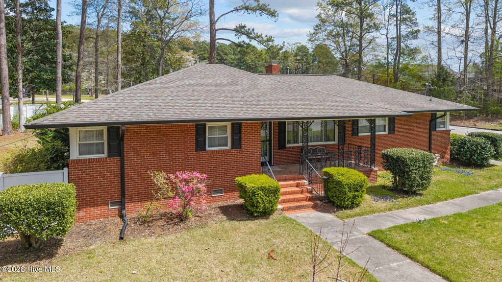 Photo of 302 Oak Drive, Washington, NC 27889 (MLS # 100563806)