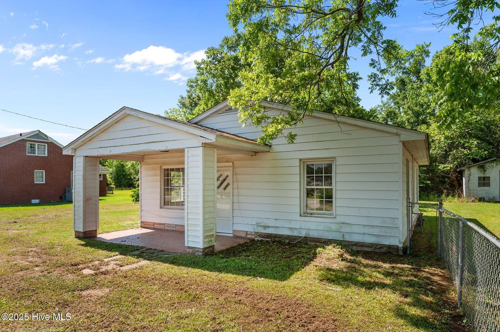 Photo of 2005 Tower Hill Road, Kinston, NC 28501 (MLS # 100551446)