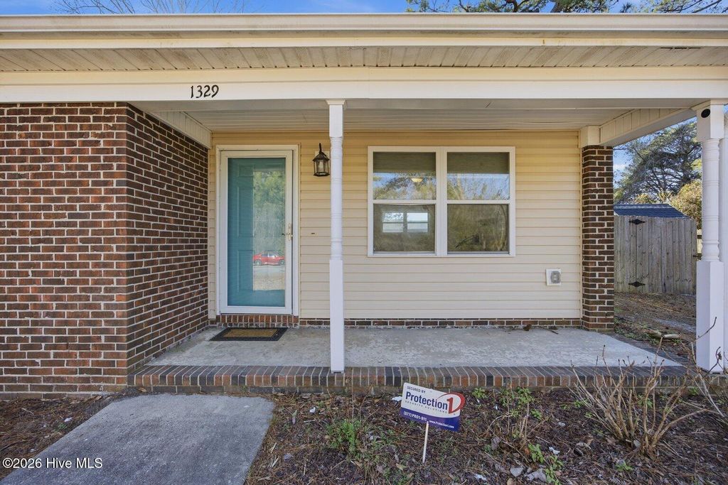 Photo of 1329 Avon Court, Wilmington, NC 28405 (MLS # 100554900)