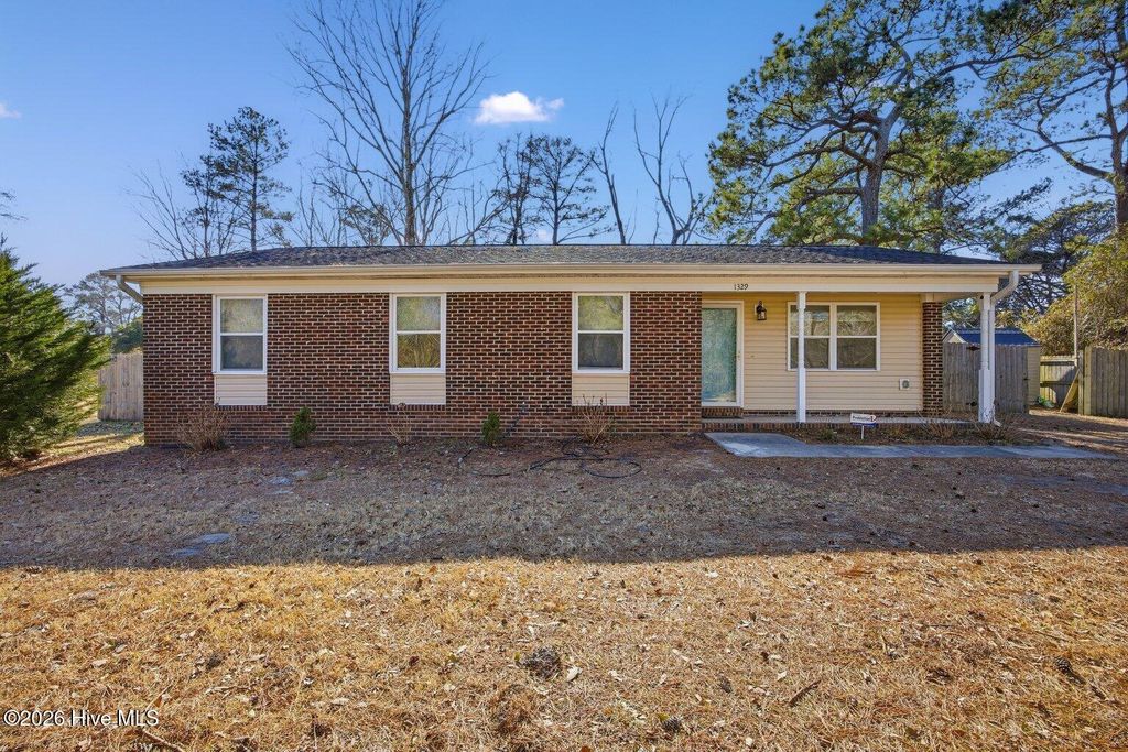 Photo of 1329 Avon Court, Wilmington, NC 28405 (MLS # 100554900)