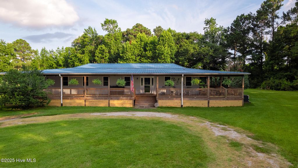 Photo of 161 Howard Lane, Swansboro, NC 28584 (MLS # 100517979)