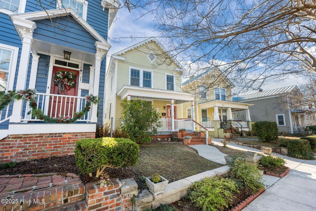 Photo of 723 Pollock Street, New Bern, NC 28562 (MLS # 100546712)