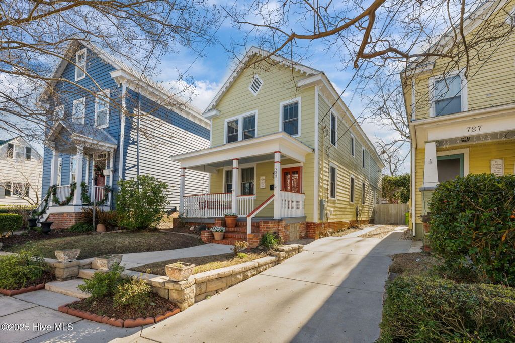 Photo of 723 Pollock Street, New Bern, NC 28562 (MLS # 100546712)