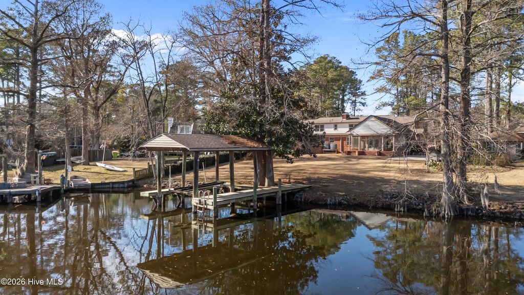 Photo of 302 W Wilson Creek Drive, Trent Woods, NC 28562 (MLS # 100546595)