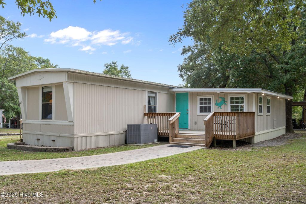 Photo of 618 Creek Drive, Hampstead, NC 28443 (MLS # 100535152)